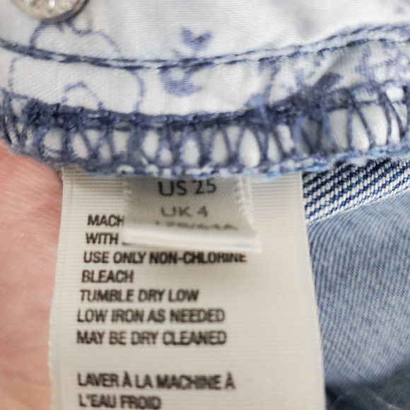 We The Free Jean Shorts Curvy Hidden Button Fly Raw Hem Distressed Womens 25 - Picture 6 of 8